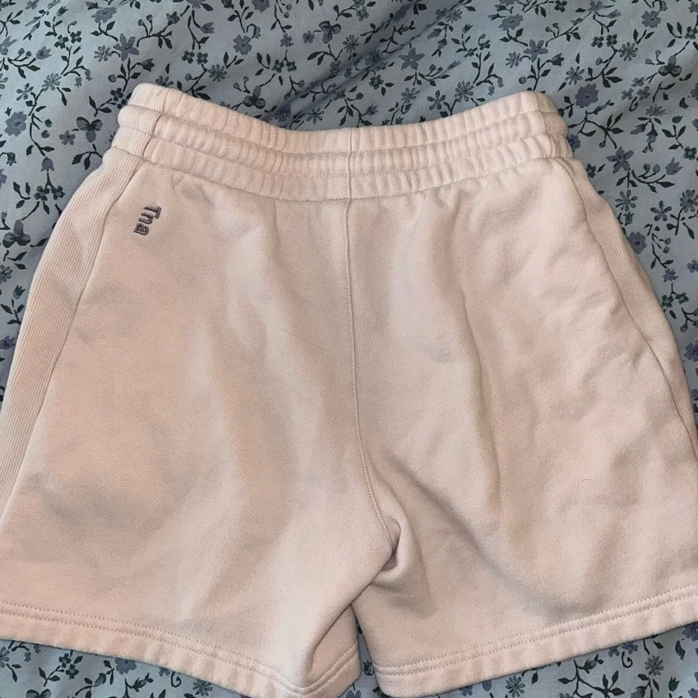 Aritzia Cozy Sweatfleece Boyfriend Short - Picture 4 of 5